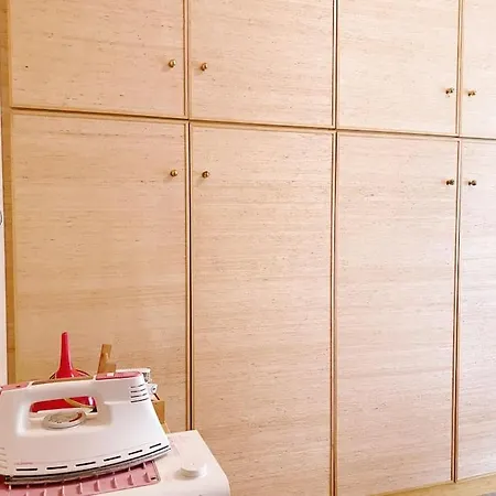 Spacious 3 Bdr 2 Bath, 5 Min From Center 바레세