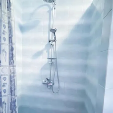 Spacious 3 Bdr 2 Bath, 5 Min From Center