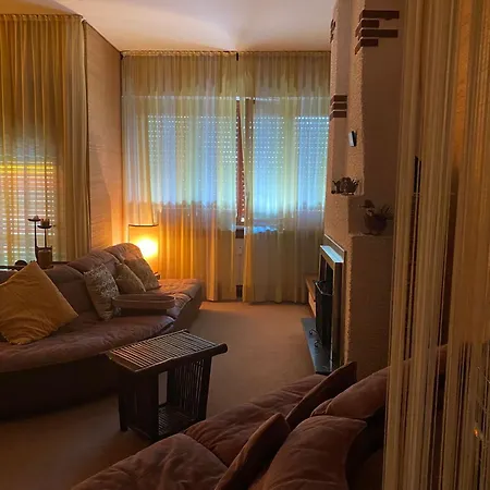 Spacious 3 Bdr 2 Bath, 5 Min From Center 아파트 *