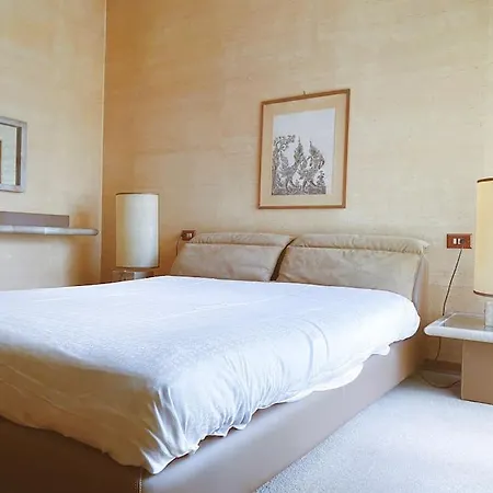 Spacious 3 Bdr 2 Bath, 5 Min From Center *
