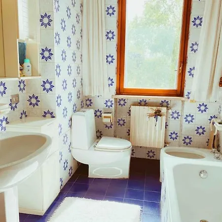 Spacious 3 Bdr 2 Bath, 5 Min From Center Apartment