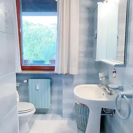 Spacious 3 Bdr 2 Bath, 5 Min From Center Apartment Varese