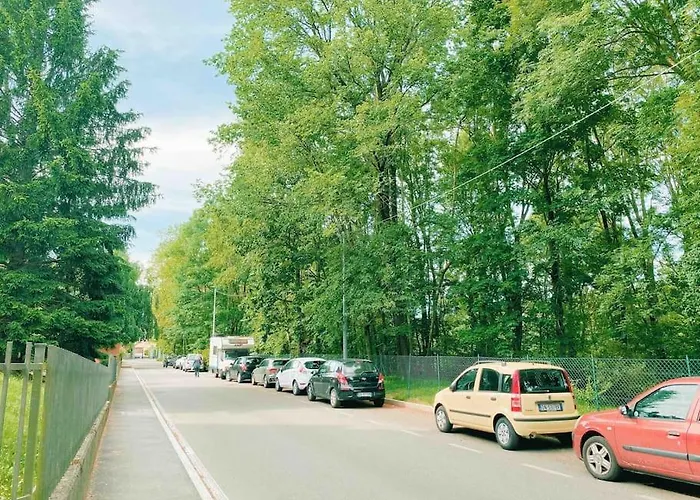 Spacious 3 Bdr 2 Bath, 5 Min From Center شقة فاريسّي