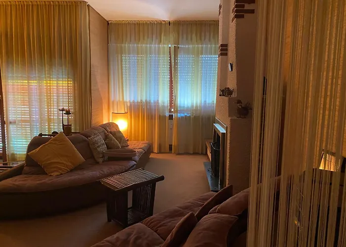 Spacious 3 Bdr 2 Bath, 5 Min From Center شقة *